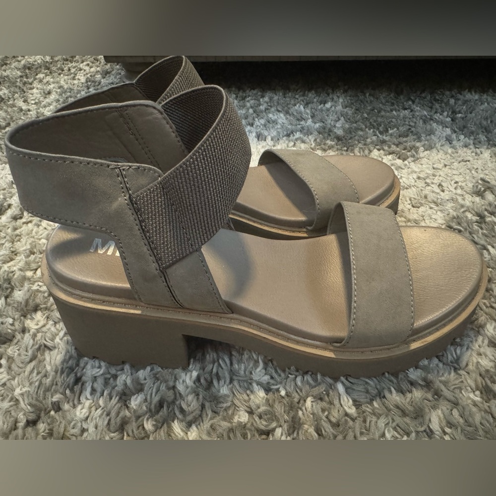 MIA Women's Taupe Sandals